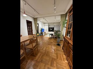 Mid Levels Central - Elegant Terrace 04