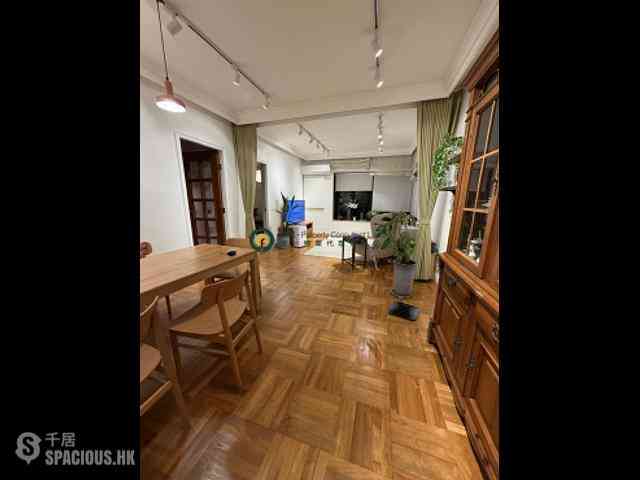 Mid Levels Central - Elegant Terrace 04