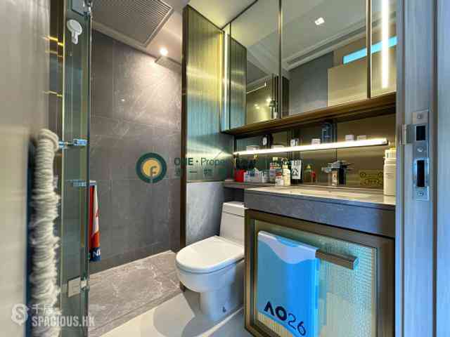 Sai Ying Pun - King's Hill 06