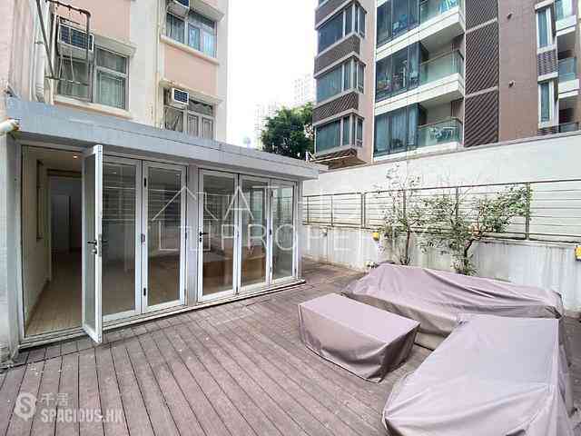 Shek Tong Tsui - Tuck Ga Building 01