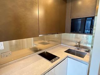 Sai Ying Pun - 63, Pokfulam Amber House (Tower 1) 08