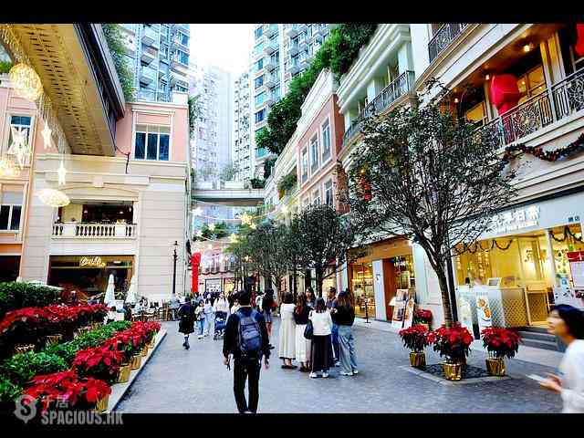 Wan Chai - The Avenue 13