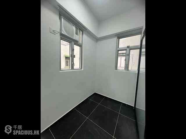 Mong Kok - Lung Fai House 02