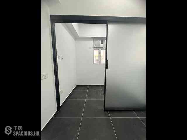 Mong Kok - Lung Fai House 03