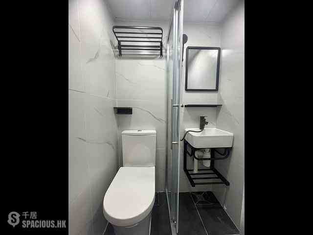 Mong Kok - Lung Fai House 06