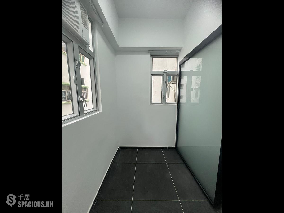 Mong Kok - Lung Fai House 01