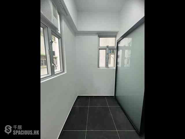 Mong Kok - Lung Fai House 01