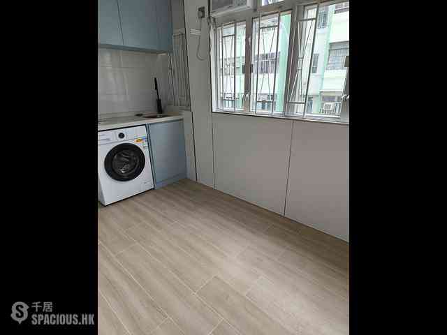 Sham Shui Po - Yuk Chuen Building 01