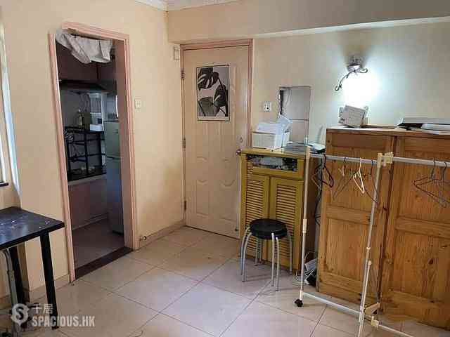 Sai Ying Pun - Tung Cheung Building 01