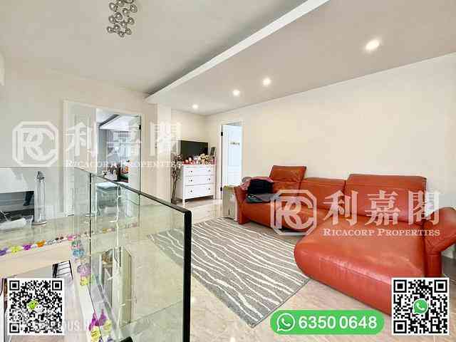 Clear Water Bay - Tai Hang Hau 18