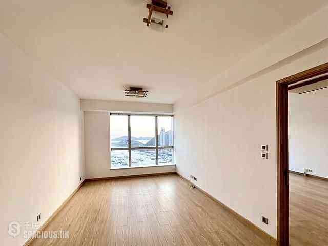 Wong Chuk Hang - Marinella Block 1 07
