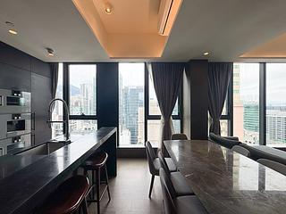 Wan Chai - The Luna 03