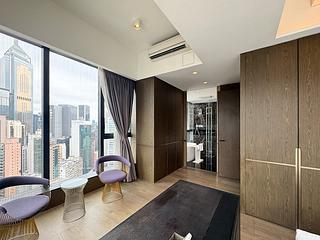 Wan Chai - The Luna 07