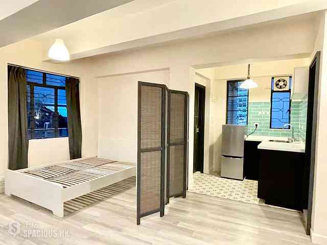 Sheung Wan - 211, Queen's Road Central 01