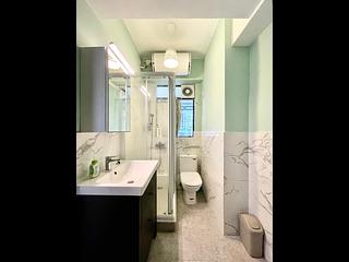 Sheung Wan - 211, Queen's Road Central 03