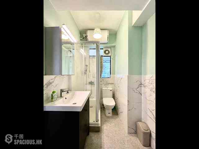 Sheung Wan - 211, Queen's Road Central 03