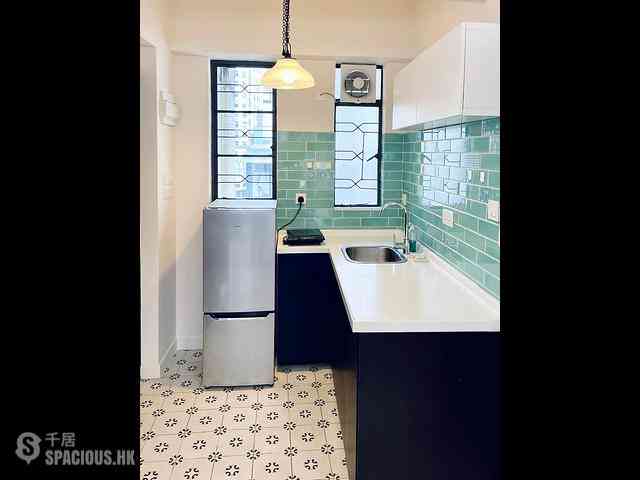 Sheung Wan - 211, Queen's Road Central 04