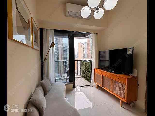 Sai Ying Pun - The Queens 01