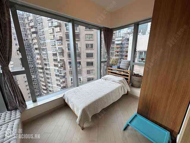 Sai Ying Pun - King's Hill 01