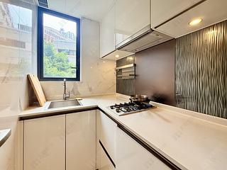 Sai Ying Pun - The Queens 02