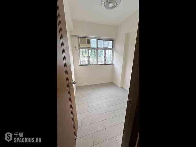Shau Kei Wan - Sun Lee Building 02
