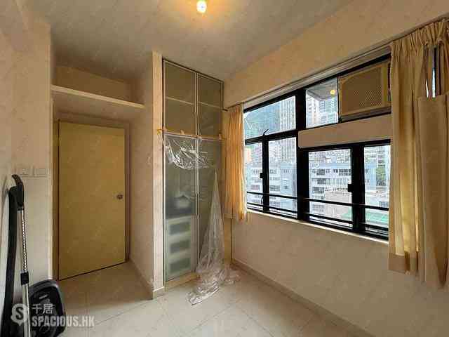 Shau Kei Wan - King Fai Building 04