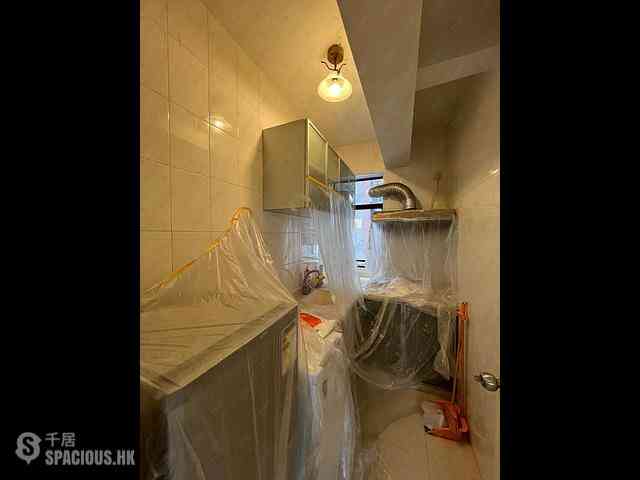 Shau Kei Wan - King Fai Building 05