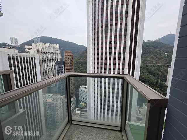 Wan Chai - The Avenue 01