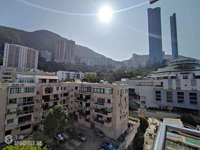 Happy Valley - Holly Court 01