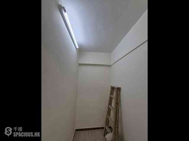 Wan Chai - Hip Sang Building 04