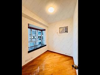 Mid Levels Central - Windsor Court 02