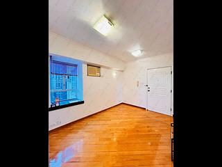 Mid Levels Central - Windsor Court 04