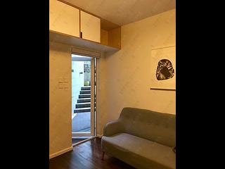 Mid Levels Central - Windsor Court 04