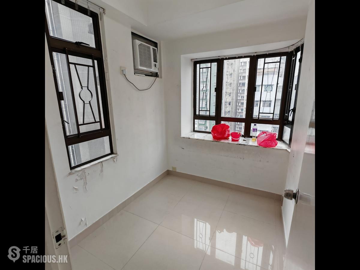 Yau Ma Tei - Sun Wah Building 01