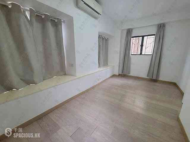 Wan Chai - Tai Yuen Court 07