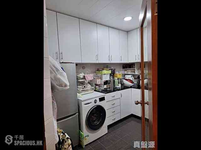 Quarry Bay - Parkvale Tower 4 Ling Pak Mansion 02
