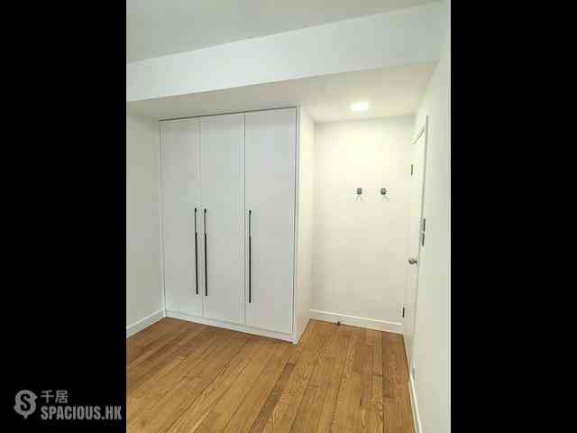 Mid Levels Central - Kings Court 05