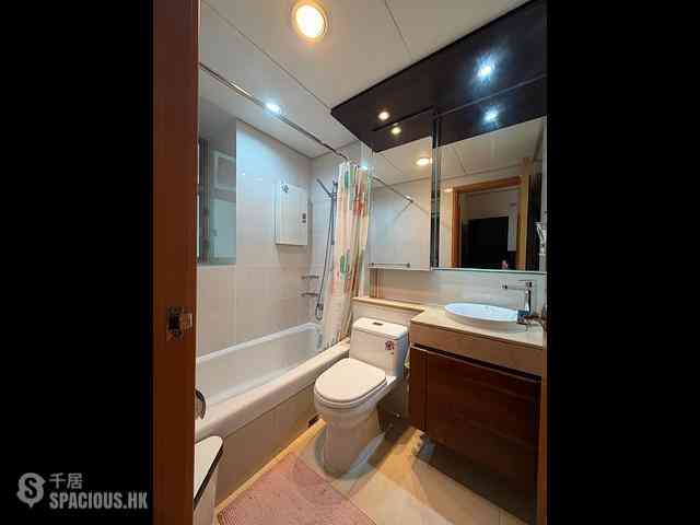 Tung Chung - Coastal Skyline Phase 3 La Rossa Block B (Block 8) 04