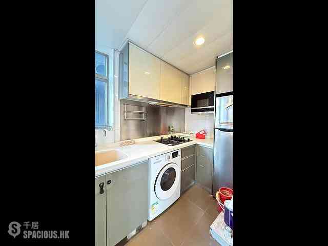 Sai Ying Pun - Island Crest Block 1 03