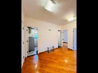 Mid Levels Central - Windsor Court 03