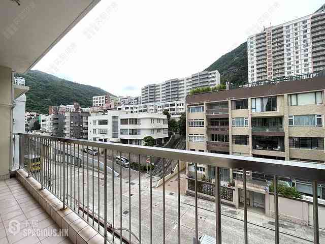 Happy Valley - Antonia House 02