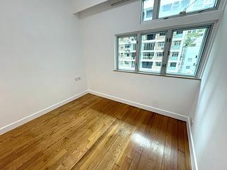 Mid Levels Central - Kings Court 05