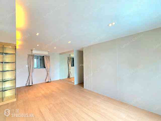 Tung Chung - Seaview Crescent 13