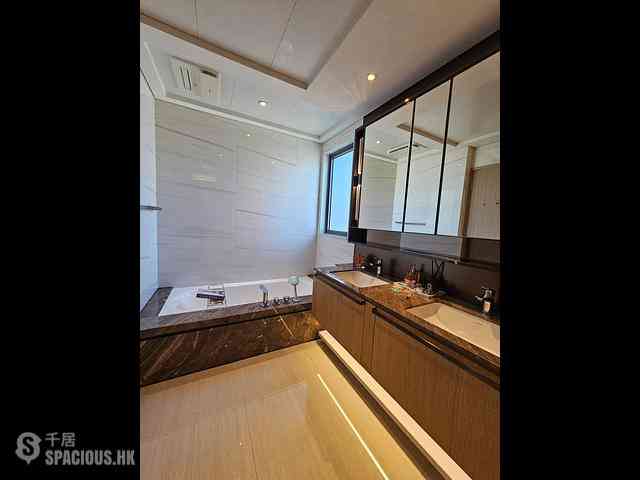 Gold Coast / So Kwun Wat - Mori 16