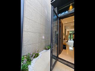 Gold Coast / So Kwun Wat - Mori 02