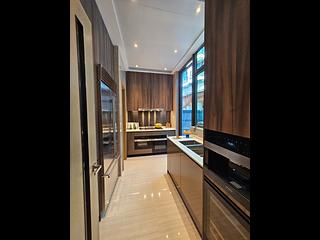 Gold Coast / So Kwun Wat - Mori 03
