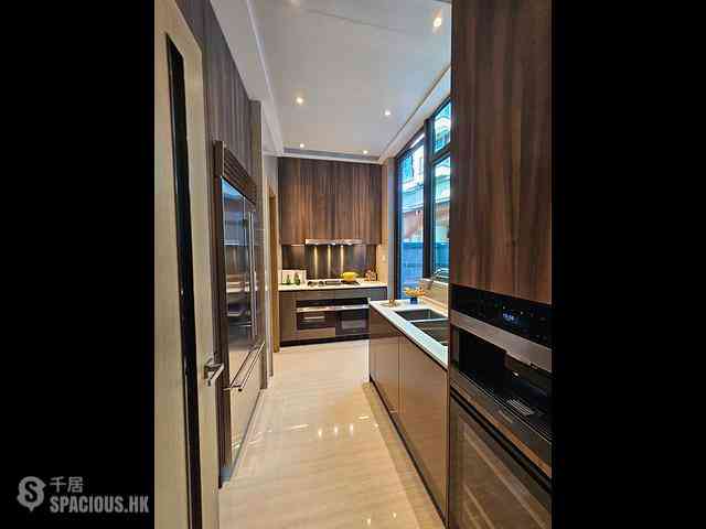 Gold Coast / So Kwun Wat - Mori 03