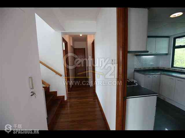 Stanley - Stanley Beach Villa 06