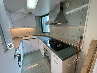 Kennedy Town - University Heights Block 1 18