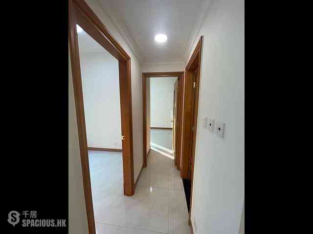 Fortress Hill - Le Sommet Block 2 05